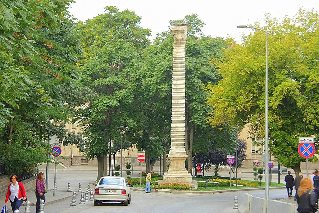 Julian Sütunu (Belkıs Minaresi)