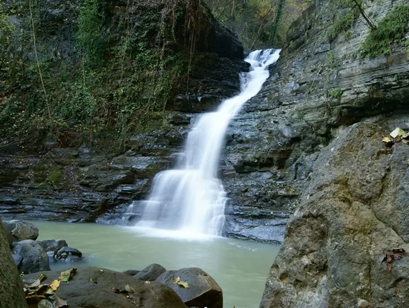 Kabaceviz Şelalesi