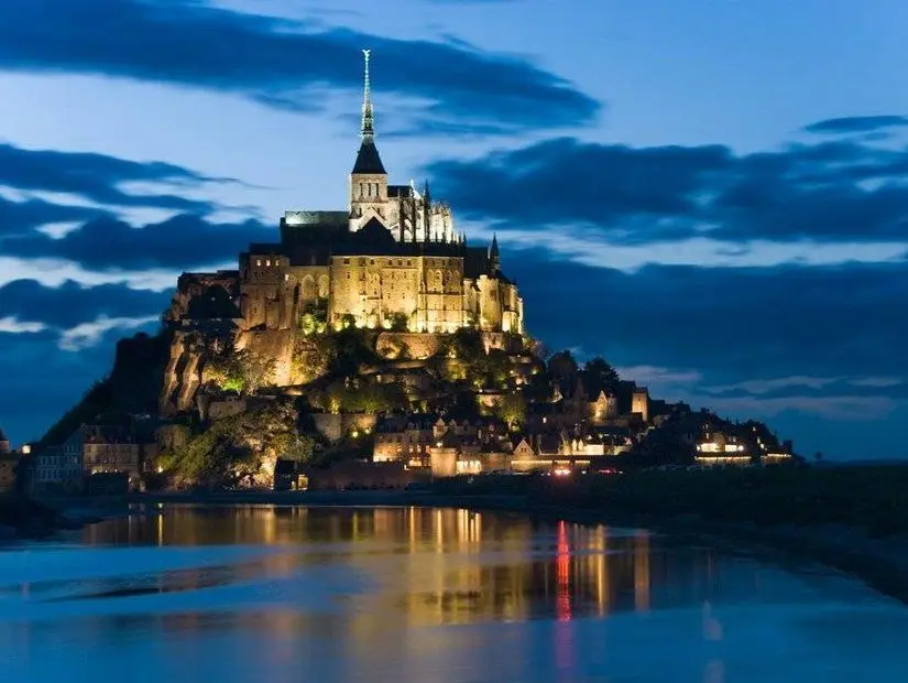 Mont Saint Michel Adası