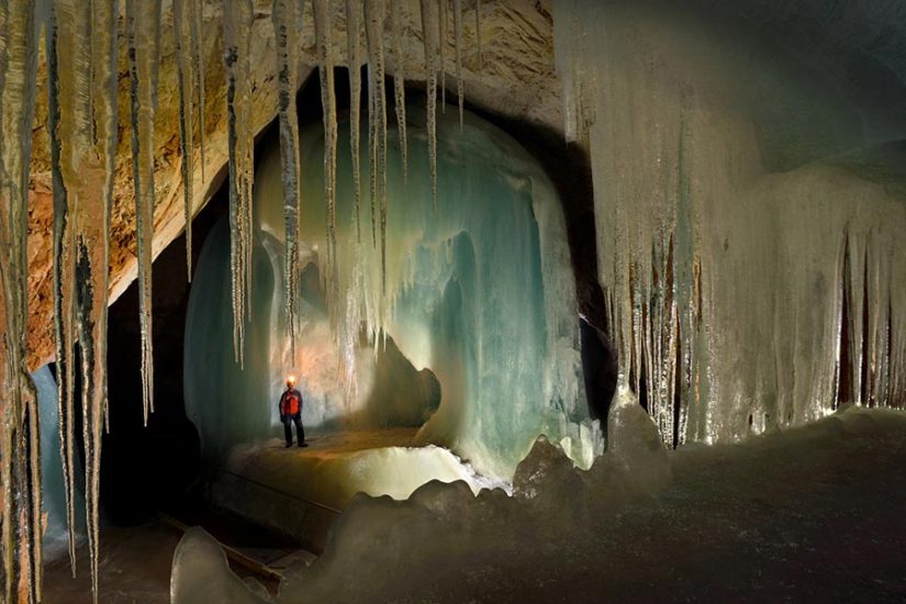 Eisriesenwelt Mağarası