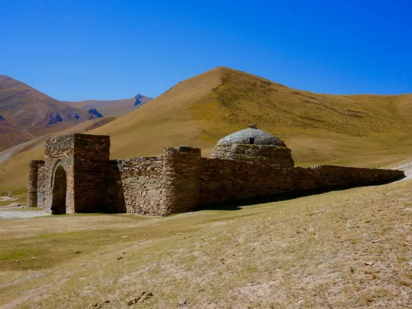 Tash Rabat Kervansarayı