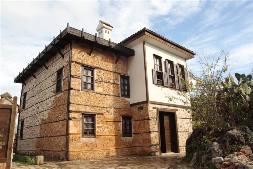 Ömürlü Kemal Atlı Kültür Evi