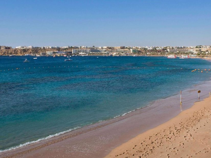 Playa de la bahía de Naama