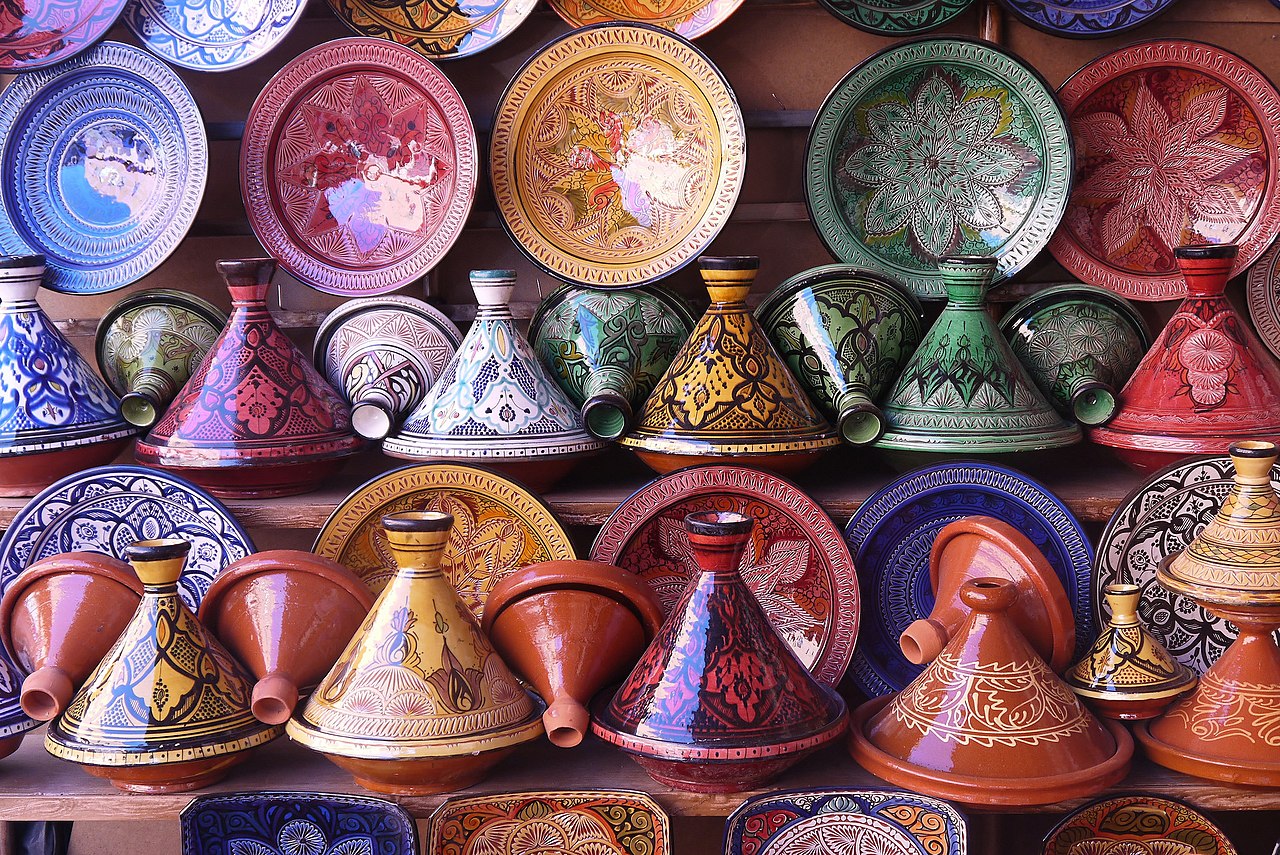 Cerámica marroquí y ollas de tajín