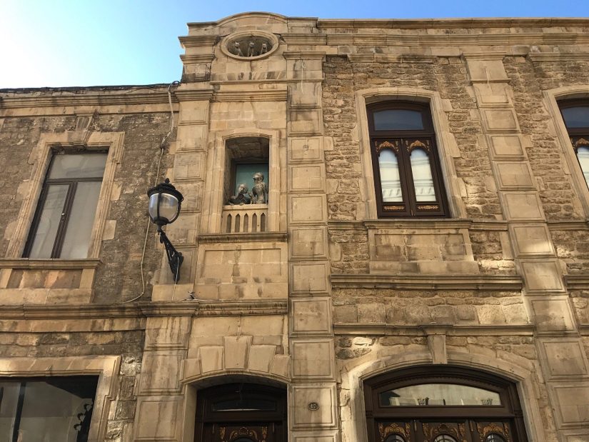 Aşıklar ve Kediler Anıtı