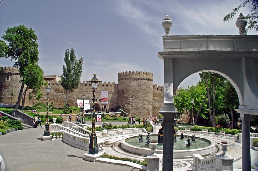 Bakü Filarmoni Bahçesi