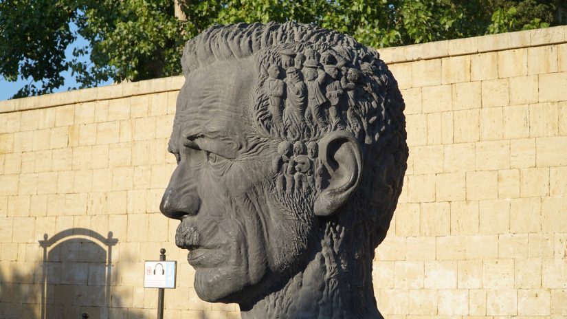 Vahid Anıtı