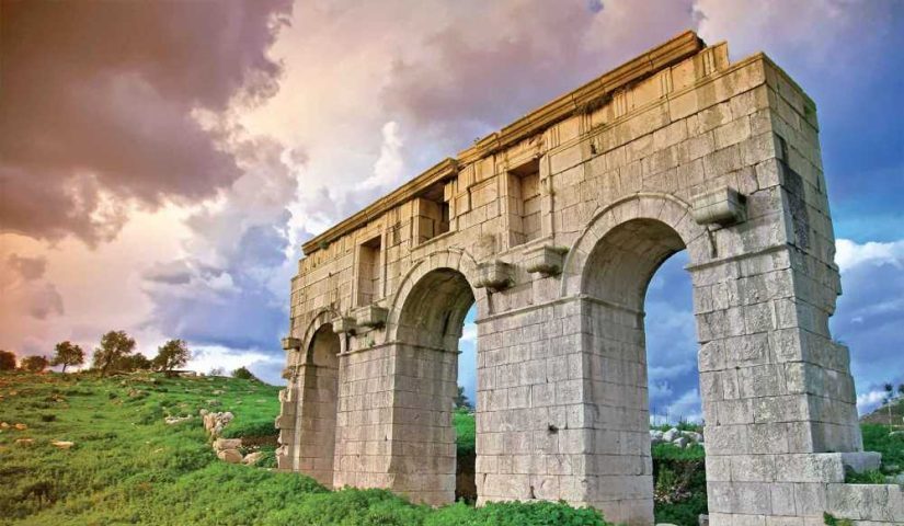 Zafer Takı ve Ana Cadde (Cardo Maximus)
