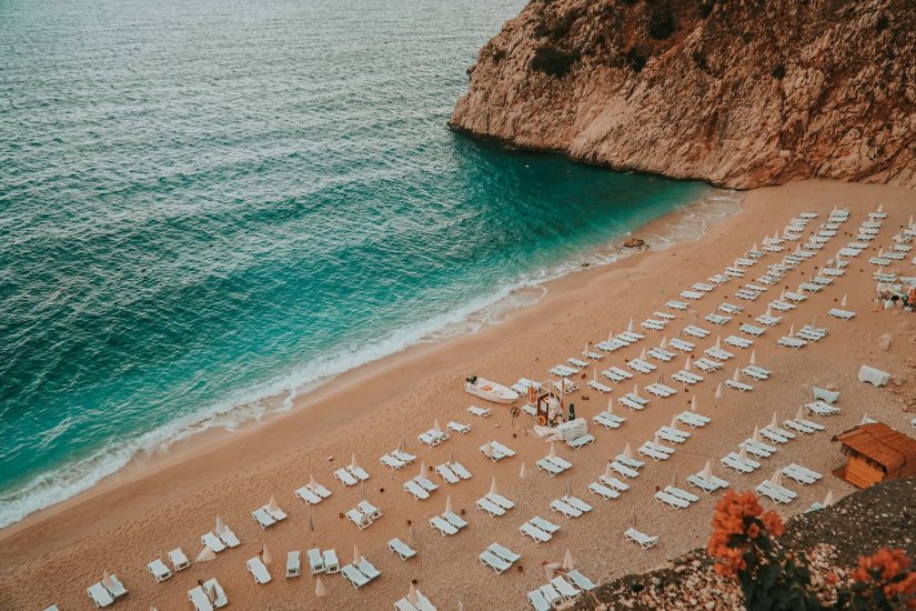 Antalya Sahilleri: Tekne ile Keşfedilecek Turkuaz Cennetler