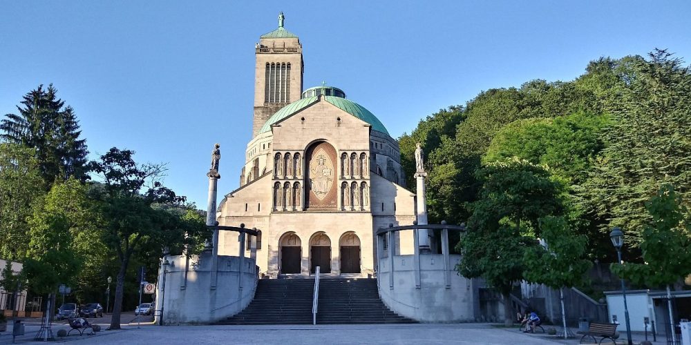 St. Bernhard Kilisesi, Baden-Baden: Sessiz Bir Mola ve Zarif Bir Miras