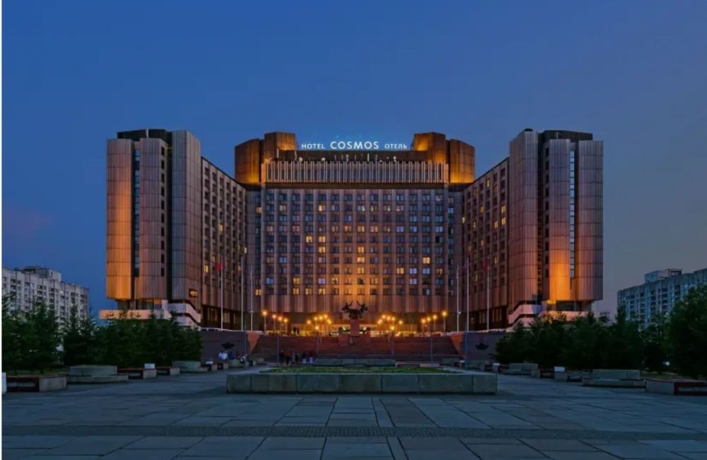 Cosmos Saint Petersburg Pribaltiyskaya Hotel: Fin Körfezi Kıyısında Devasa Bir Konaklama Deneyimi
