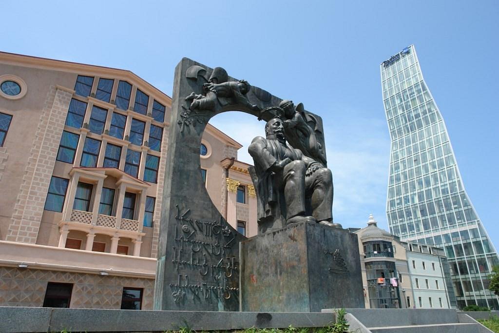 İlia Çavçavadze Anıtı