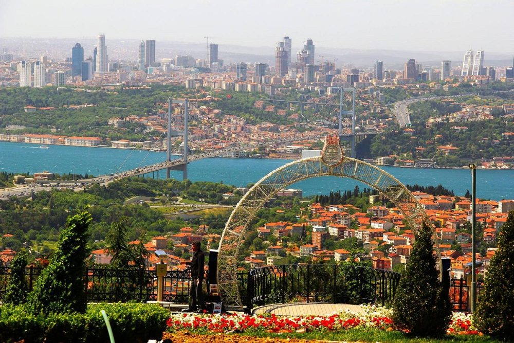 Büyük Çamlıca Tepesi