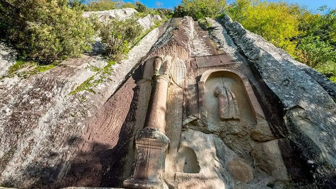 Kuşkayası Yol Anıtı