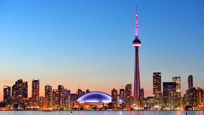 CN Tower : Toronto’nun Gökyüzüne Açılan Kapısı