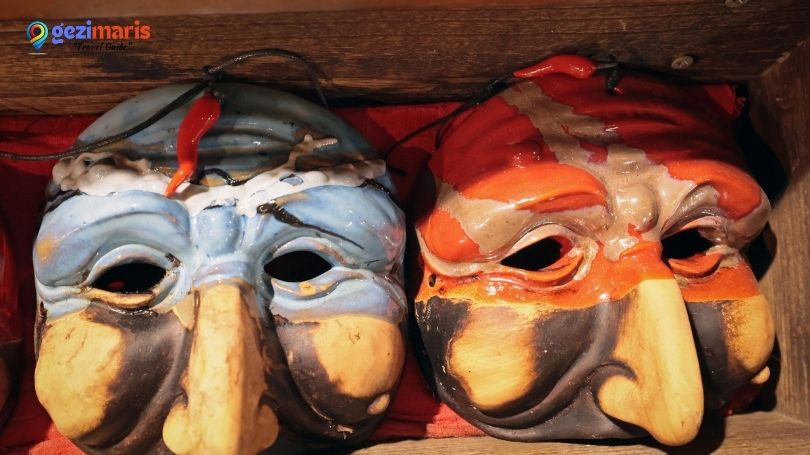 Pulcinella Maskesi ve Figürü