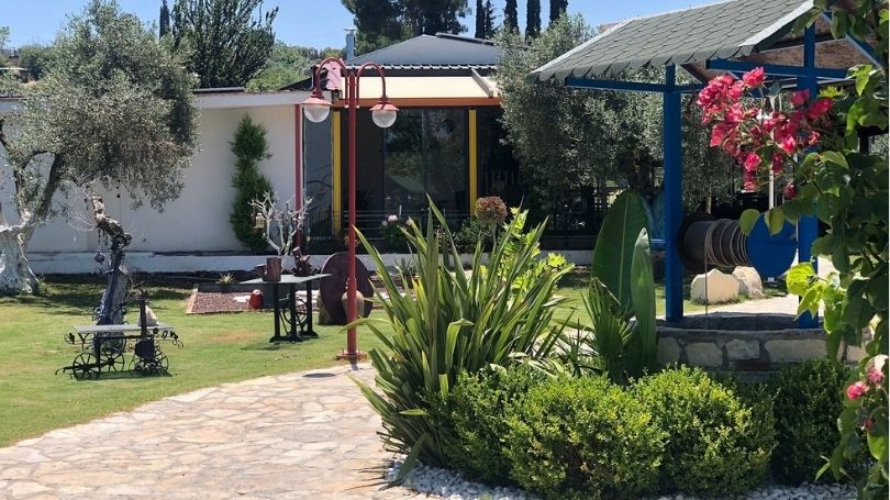 Kleurrijke tuin en overvloed boerderij